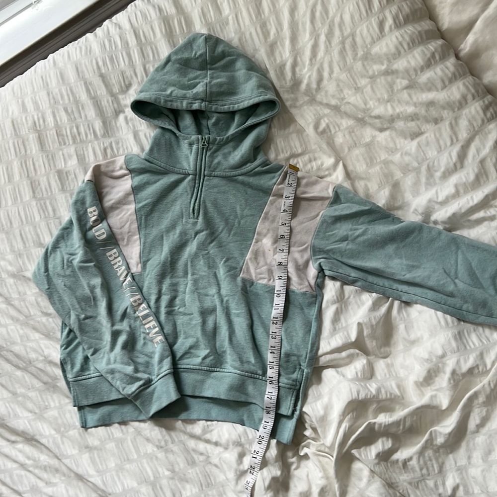 Cropped girl’s hoodie